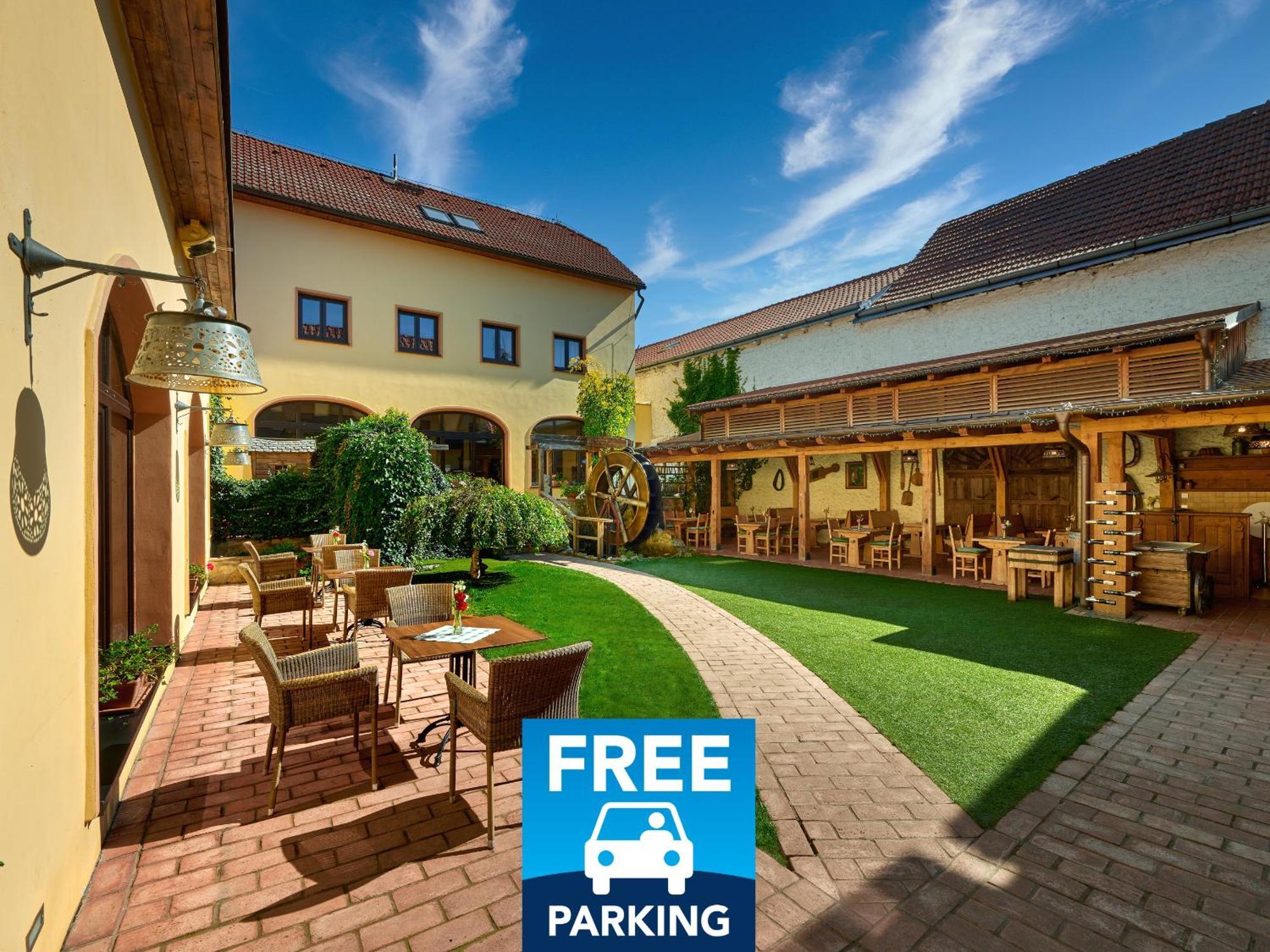 Hotel Selsky Dvur - Bohemian Village Courtyard Prague Exterior photo