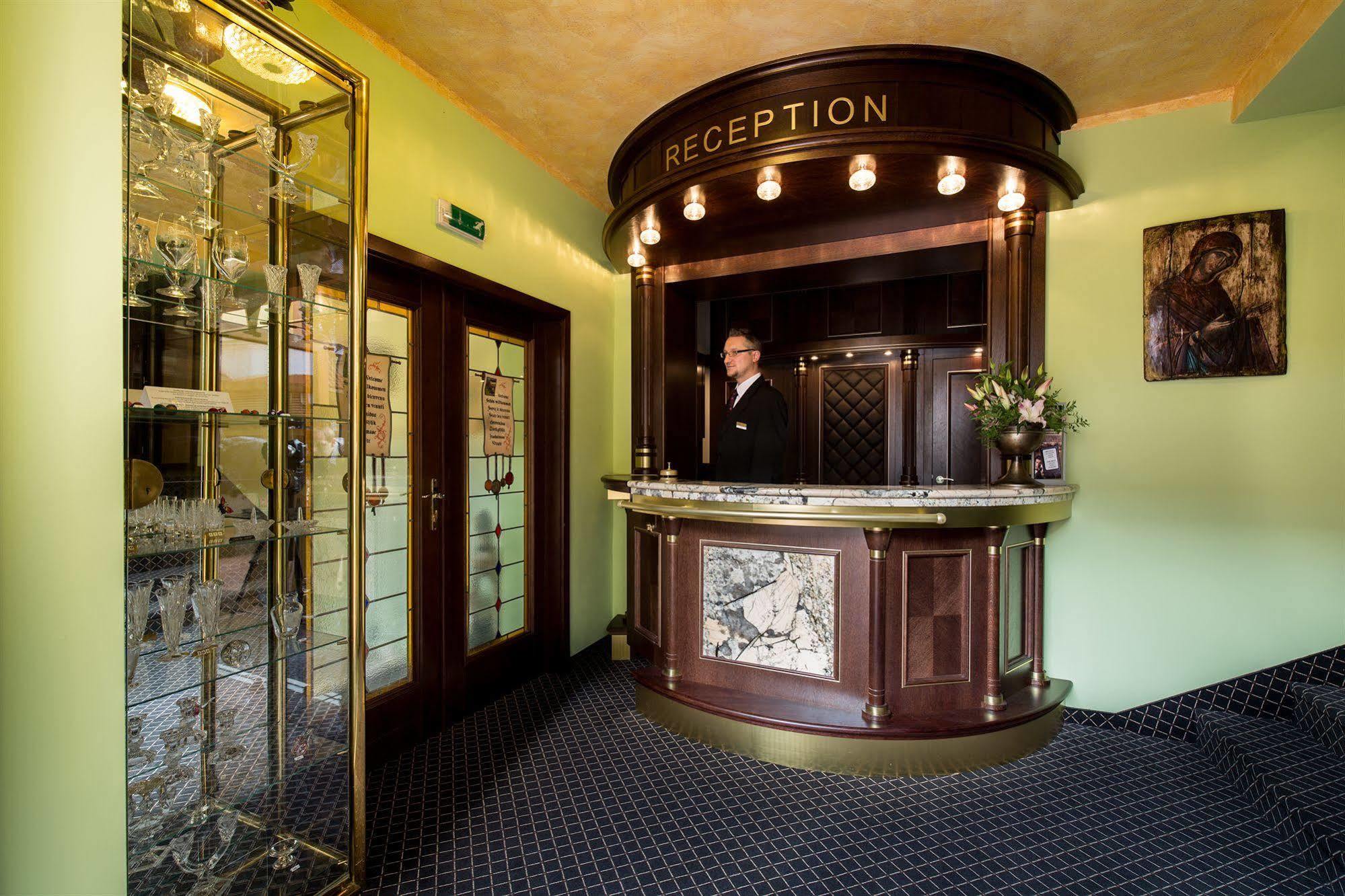 Hotel Selsky Dvur - Bohemian Village Courtyard Prague Interior photo